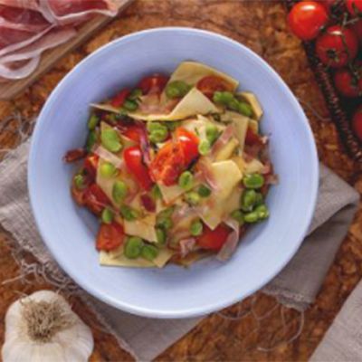 Maltagliati con fave e prosciutto crudo